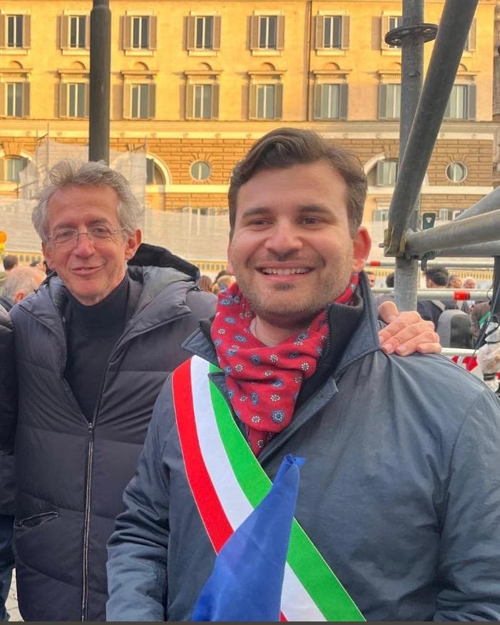 Roma,"Una piazza per l'Europa", la manifestazione che ha visto 50.000 persone tra cui Matteo Marcaccio in rappresentanza del Comune di Minturno accanto a Gaetano Manfredi presidente ANCI.