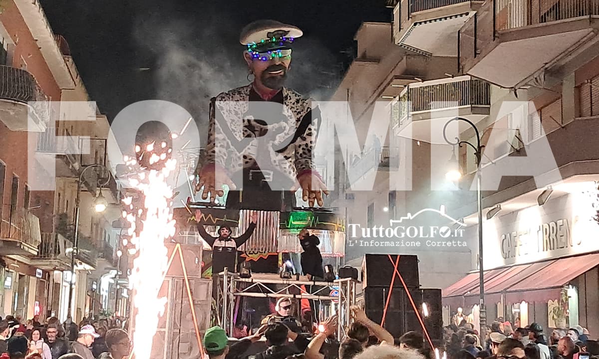 Hanno "SPACCATO" - Non smontate il Carro di Gigi D'Agostino! A Formia il Carnevale è stato esplosivo