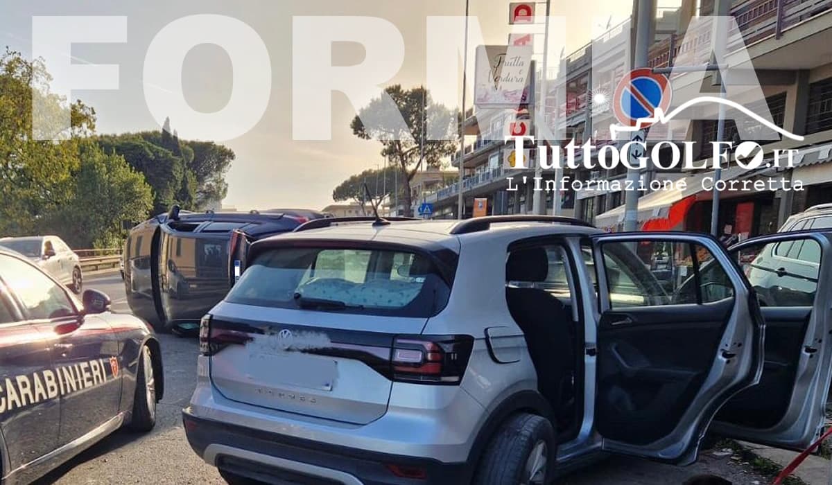 Formia, incidente di Pasquetta. Fotografata un'auto ribaltata su un lato nel cuore di Formia