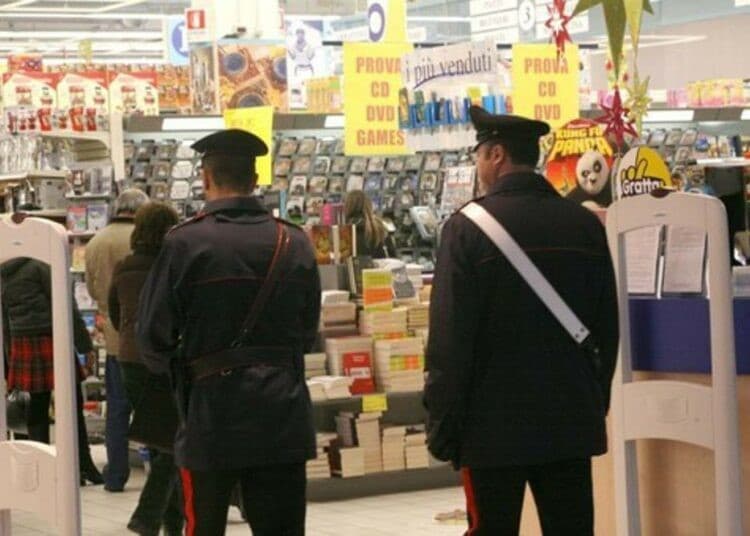 Sorpresa a rubare merce in un Supermercato per un valore complessivo superiore a 1.800 euro. Arrestata