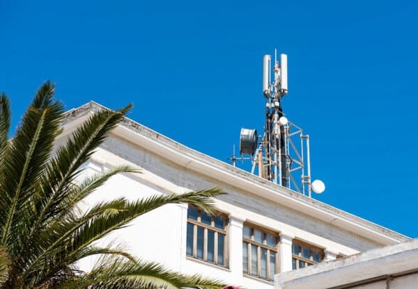 Le Antenne 5G: Progresso Tecnologico o Minaccia per il Paesaggio Urbano?