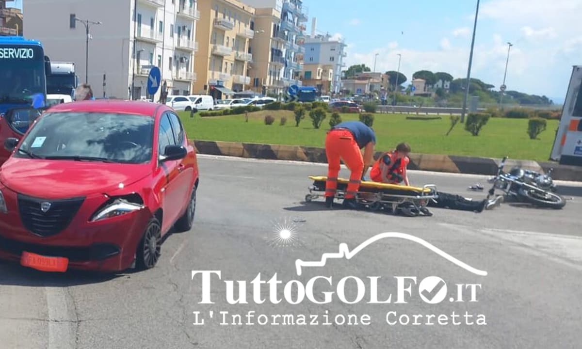 Formia - Incidente stradale alla rotonda "dei Carabinieri": coinvolte un'auto e una moto