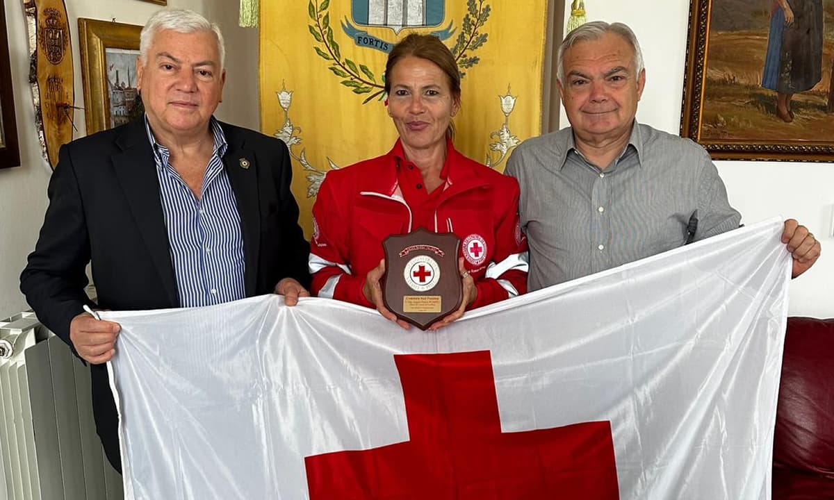 Castelforte onora la Croce Rossa: bandiera sul palazzo comunale