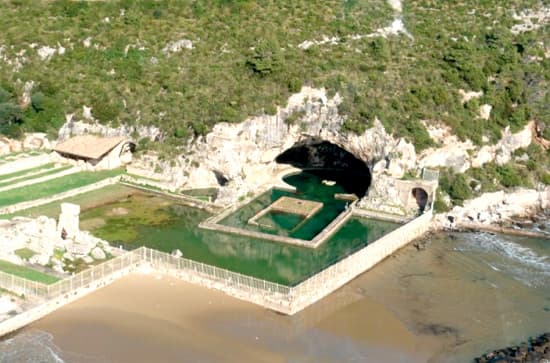 ATTIVO IL SISTEMA DI PRENOTAZIONE GRATUITA PER LA SPIAGGIA LIBERA "GROTTA DI TIBERIO" A SPERLONGA
