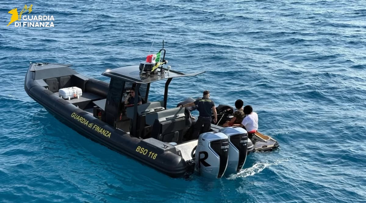 GAETA - INSEGUIMENTO IN MARE DI UNA MOTO D’ACQUA CHE NON SI ERA FERMATA ALL’ALT DELLE UNITA’ NAVALI DELLA GUARDIA DI FINANZA