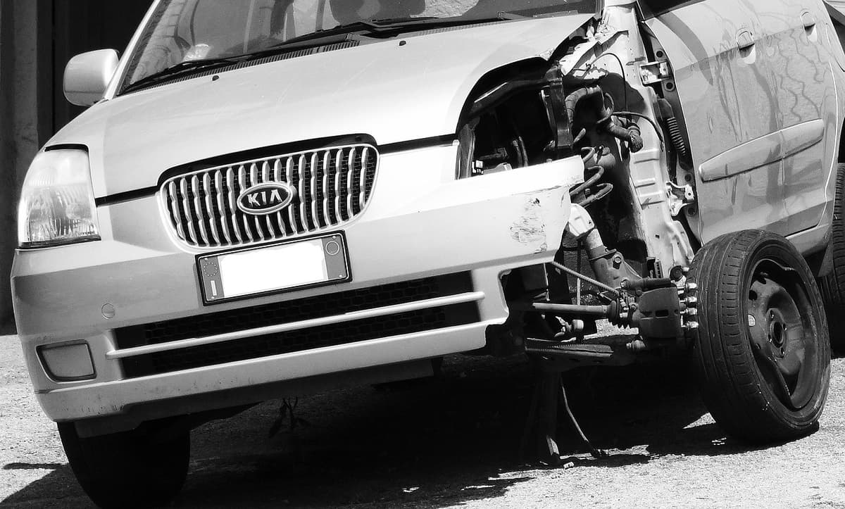 Hai avuto un incidente in auto? Ecco cosa fare subito dopo