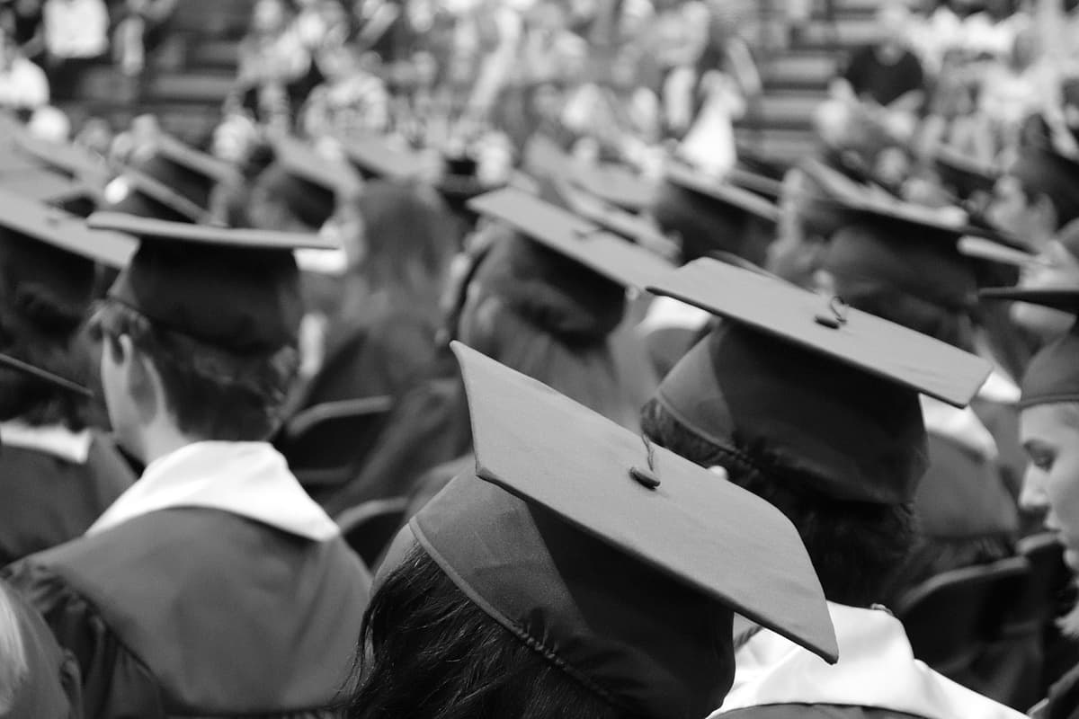 Pensioni, il riscatto della laurea a 900 euro l'anno. Chi può beneficiarne?