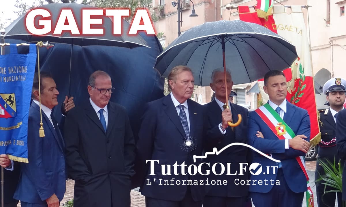 Gaeta - Scoperta targa della Piazza 5 febbraio 1861 alla presenza del principe Carlo di Borbone