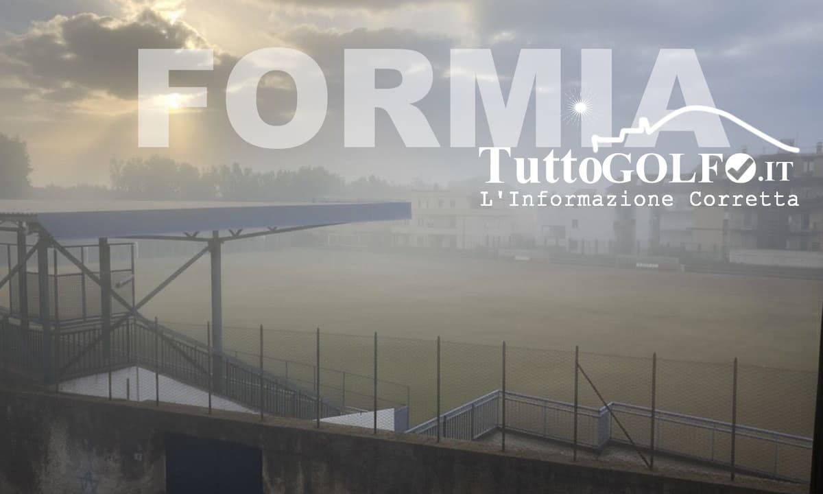 Fumo denso a Formia: la zona di San Giulio si sveglia in una coltre grigia