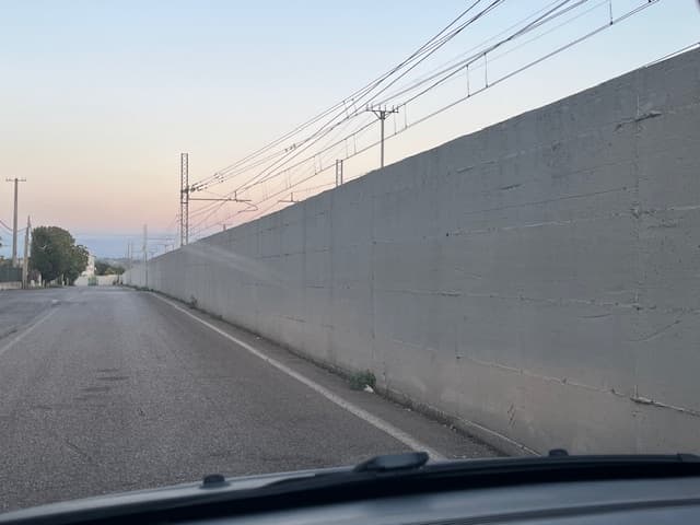 Formia, via Sparanise. Croce e delizia.