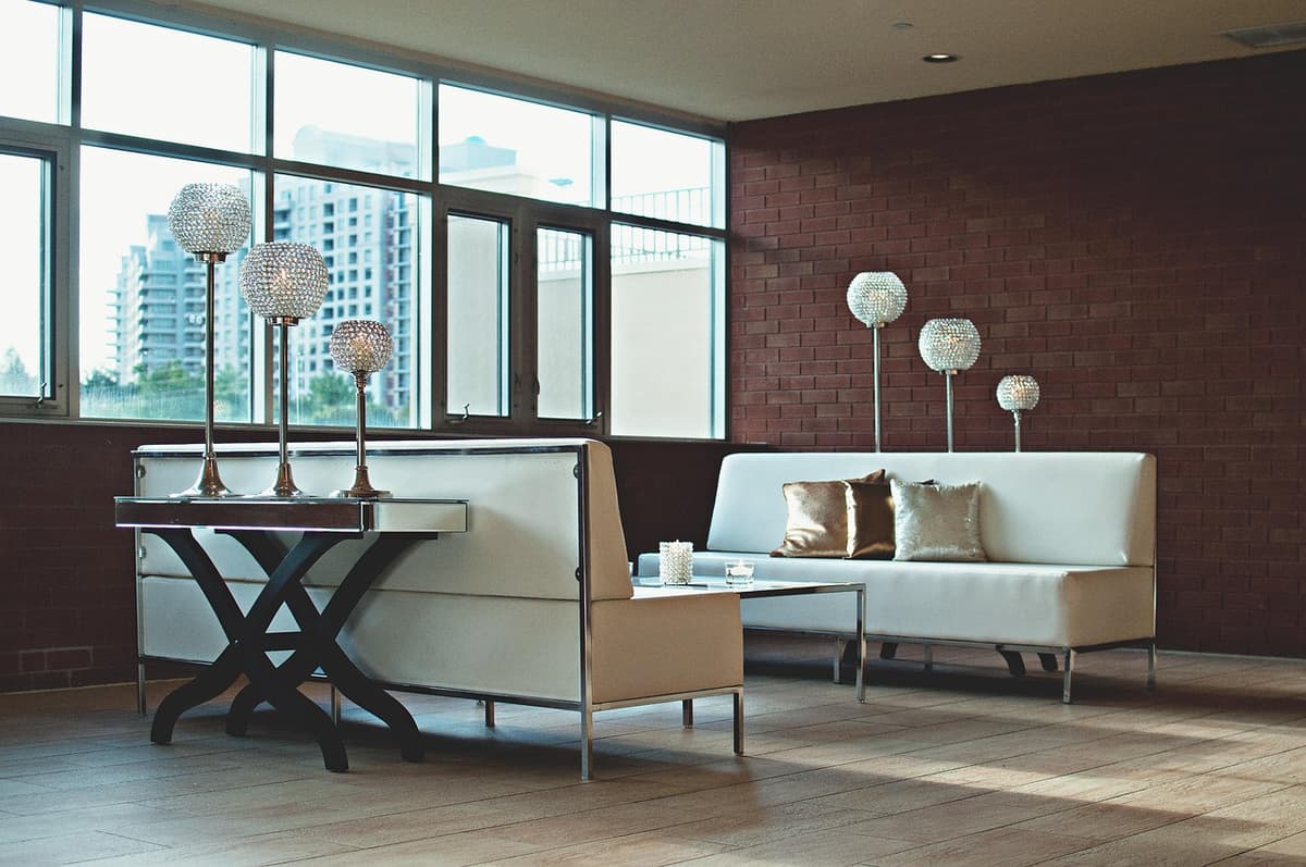 Arredare con personalità: come texture, colori e superfici definiscono il carattere di un ambiente