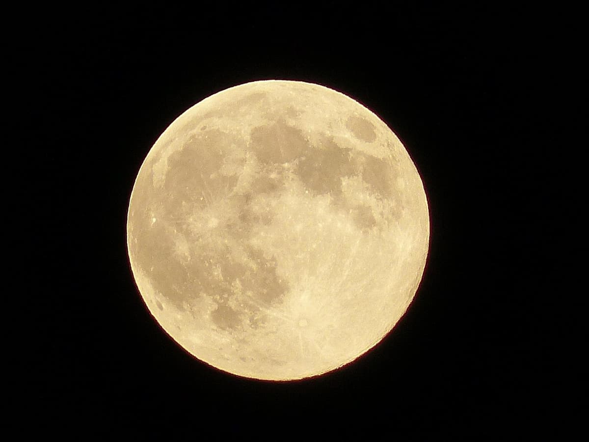 Luna blu, occhi puntati al cielo. Ecco quando