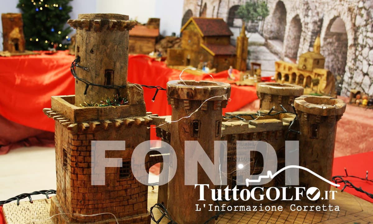 Fondi - Il Presepe della Memoria, dove il legno racconta la Città
