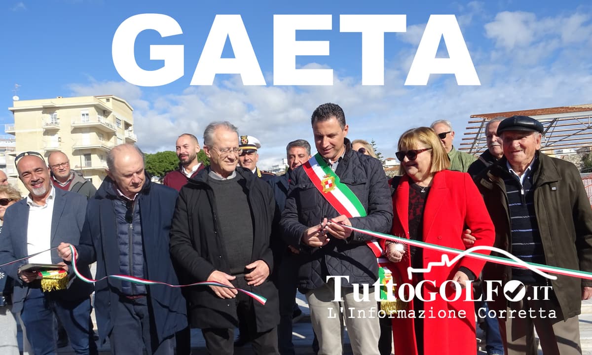 Inaugurata Piazza dei Maestri Vetrai - Leccese e Mitrano: “L’ area ex Avir luogo di aggregazione e socializzazione ma anche del ricordo”