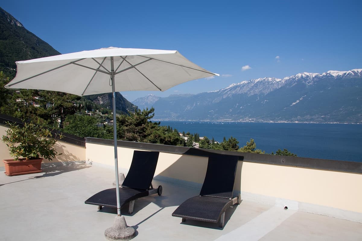 Arredare il terrazzo a basso costo: consigli da non perdere