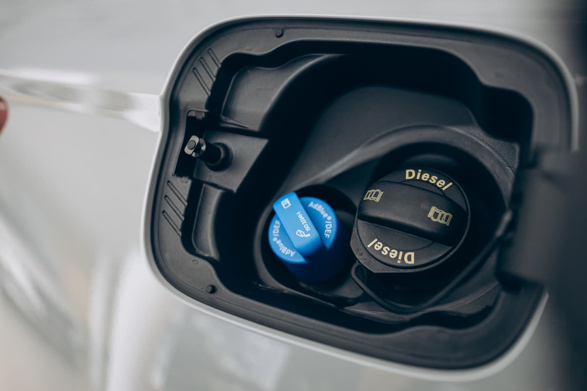 AdBlue: cos'è, a cosa serve, quanto costa e come funziona nei motori diesel