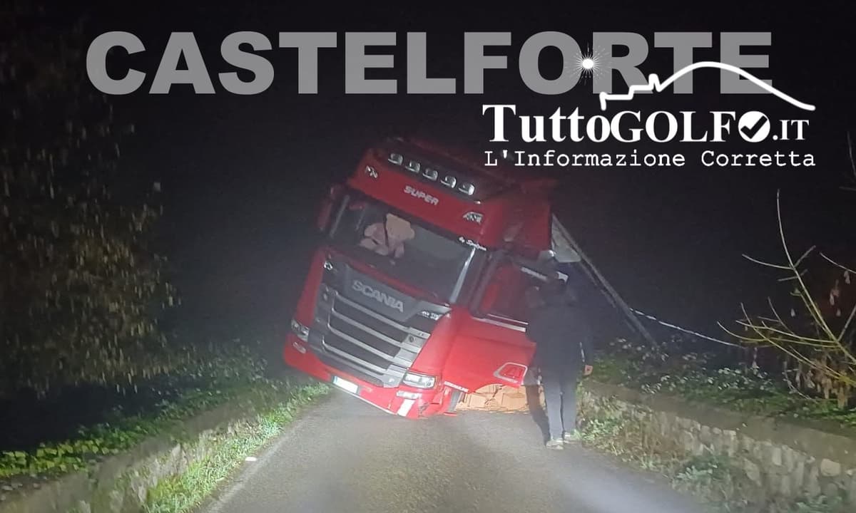 Castelforte, camion fuori strada sulla Provinciale 125: viabilità ripristinata in via delle Terme