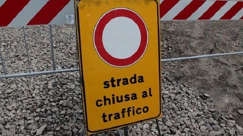 Chiusa la Formia -Cassino. Dramma sfiorato sulla superstrada: cade un masso cade sulla carreggiata