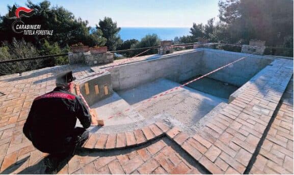 I Carabinieri sequestrano una piscina senza titoli autorizzativi