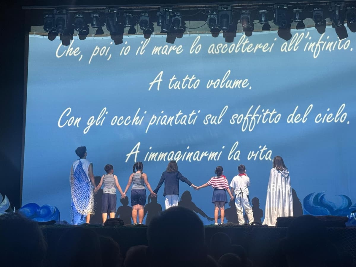 Applausi al Teatro Ariston di Gaeta per “La Voce del Mare”