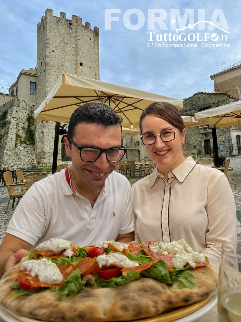Formia - Ai piedi della Torre di Castellone torna la magia delle sere d’estate: da ieri si cena da Fuori di Pinsa
