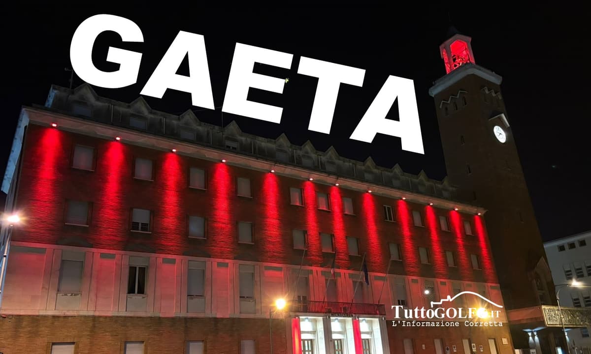 Gaeta celebra la Croce Rossa Italiana: la bandiera dell’Associazione sventola sul Palazzo Comunale
