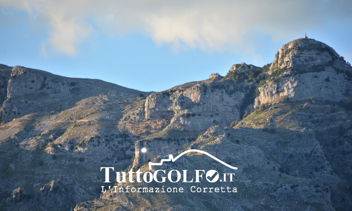 Monte Redentore usato come palcoscenico: il M5S chiede lo stop immediato