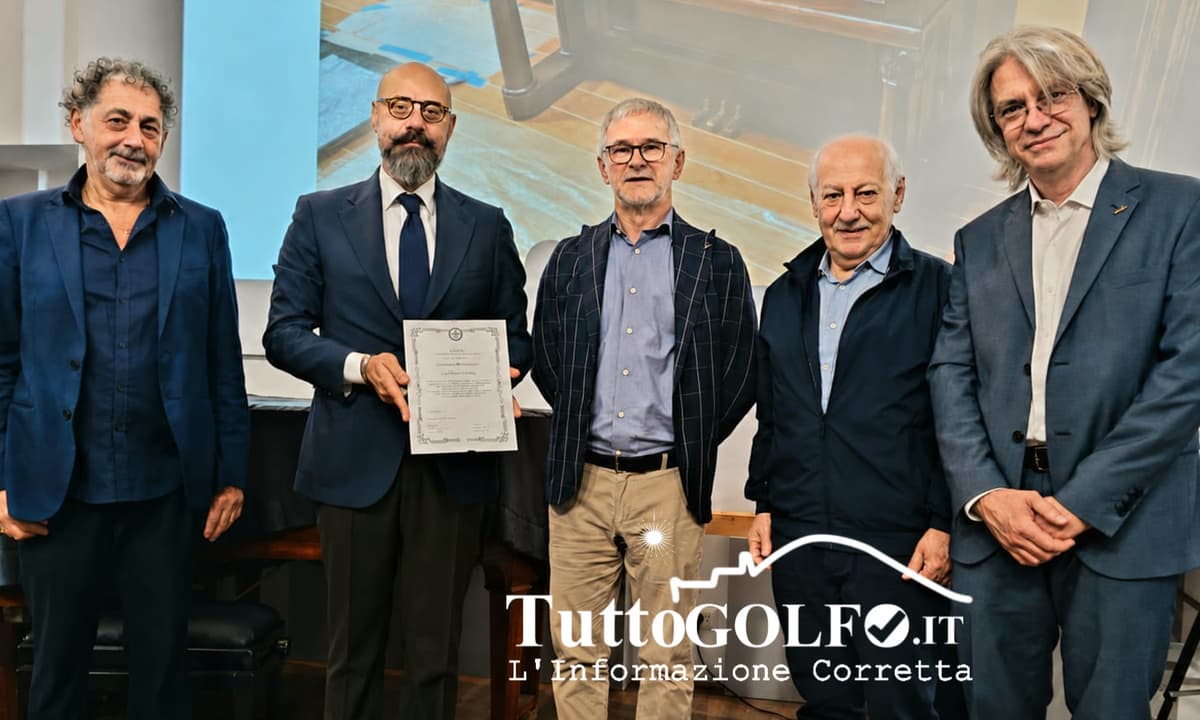 Un prestigioso attestato AIARP ad Alberto Simione: un riconoscimento che porta Formia e il Golfo di Gaeta a bordo della Nave Scuola “Amerigo Vespucci”