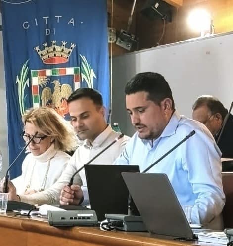 OPPOSIZIONE: REMIGIO PAONE, OLTRE MEZZO MILIONE E NESSUN RISULTATO: FORMIA RESTA SENZA TEATRI