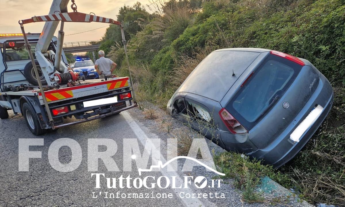 Formia, auto finisce fuori strada sulla Variante Appia: intervengono Carabinieri e Polizia