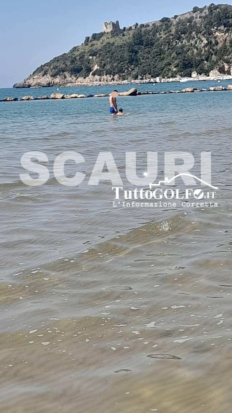 Schiuma in mare, nuova segnalazione a Scauri: continuano gli avvistamenti sul litorale del sud pontino