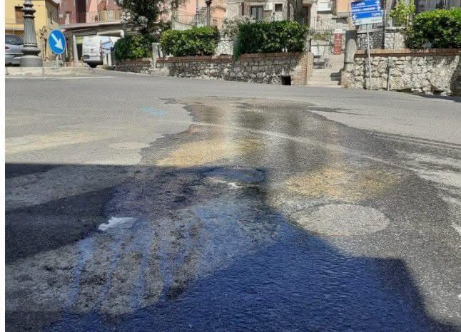 MINTURNO, SI RIAPRE LA PERDITA IN VIA DEGLI EROI