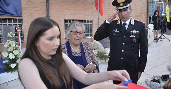 Santi Cosma e Damiano rende omaggio all’eroe Angelo Di Tano: inaugurata la stele commemorativa