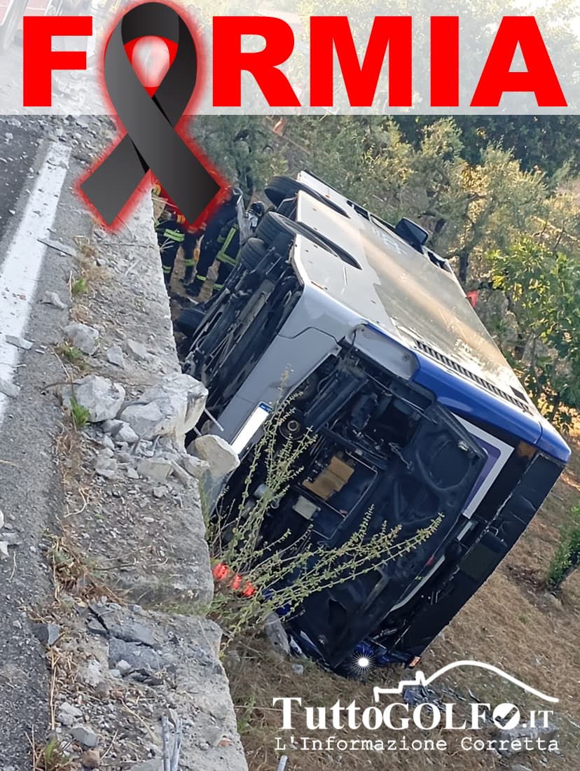 AGGIORNAMENTO, FOTO - Bus precipita fuori strada a Formia: un morto e due feriti