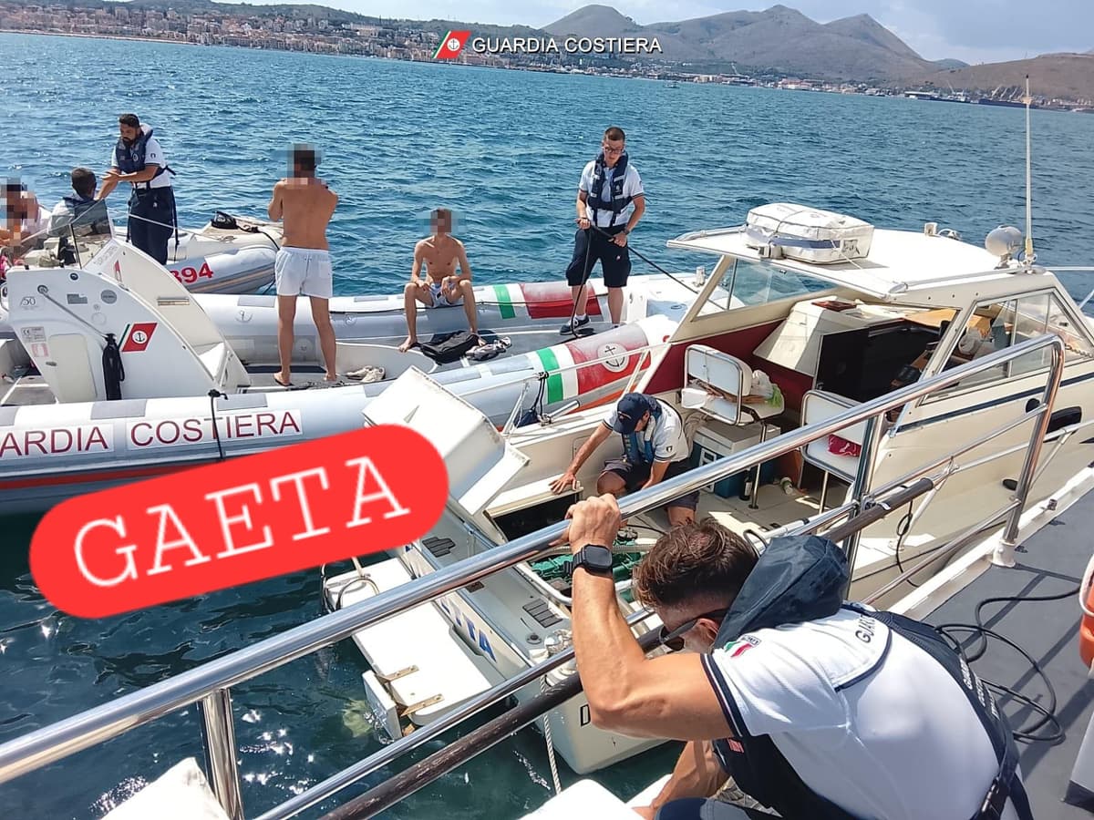 Gaeta, la Guardia Costiera trae in salvo otto persone da un’imbarcazione da diporto in procinto di affondare