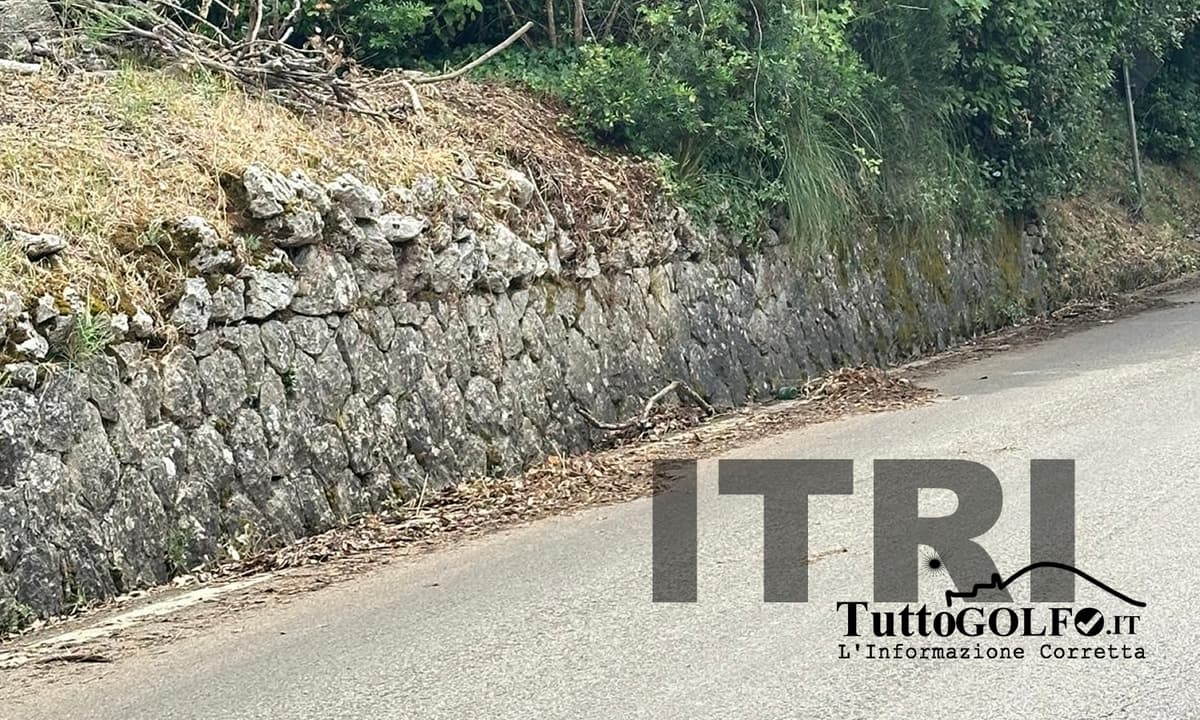 Itri, strada panoramica per Sperlonga: cittadini segnalano cunette sporche e problemi di deflusso delle acque