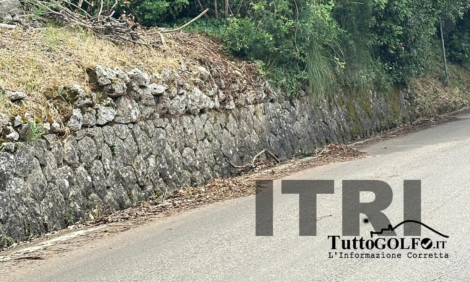 Itri, strada panoramica per Sperlonga: cittadini segnalano cunette sporche e problemi di deflusso delle acque