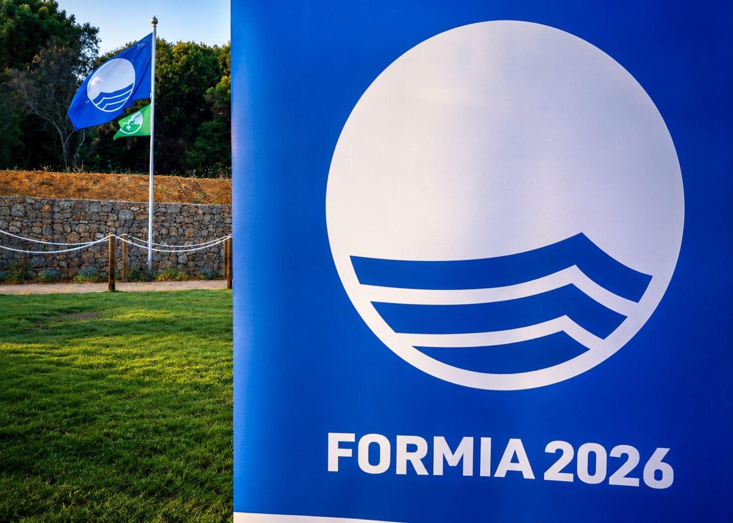 Formia festeggia la Bandiera Blu 2026, ma sul web esplode il dibattito: tra schiume estive e diportisti, ecco cosa c'é da sapere