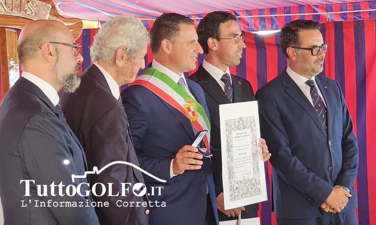 LA MEDAGLIA D'ARGENTO DELL'ISTITUZIONE DEI CAVALIERI DI SANTOSTEFANO ALLA CITTÀ DI GAETA