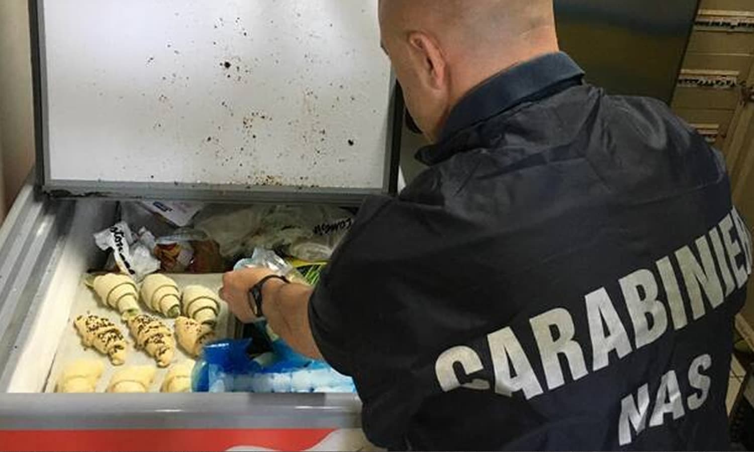 Controlli dei NAS: sospesi un barber shop e un bar
