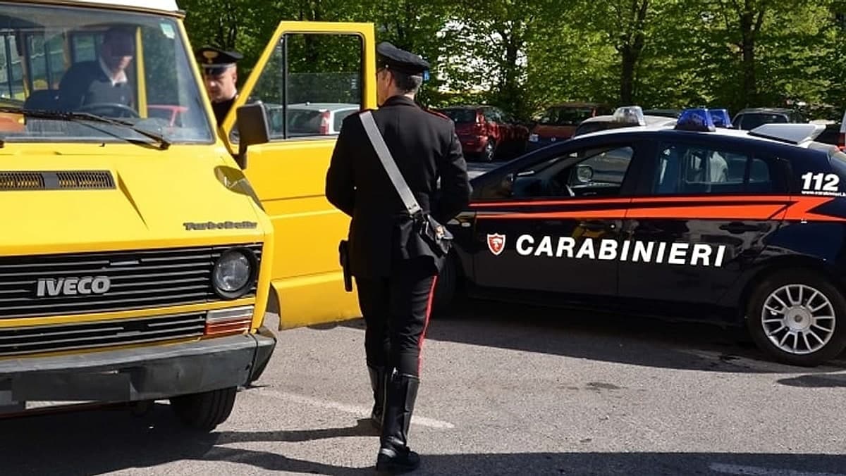Incidente tra uno scuolabus e un'utilitaria. Accade in Provincia di Latina