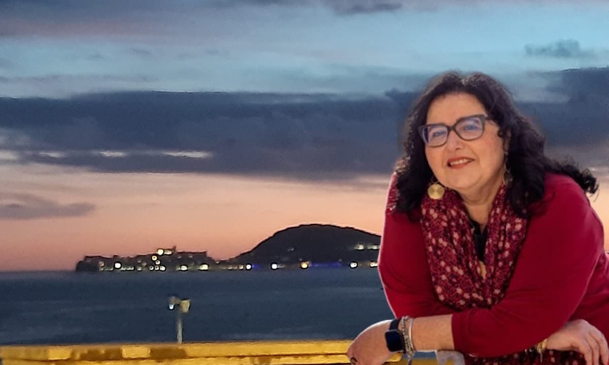 PAOLA VILLA: CAMBIA LO SKYLINE DALLA SPIAGGIA DI VINDICIO: IL PORTO DI GAETA PRENDE IL VOLO