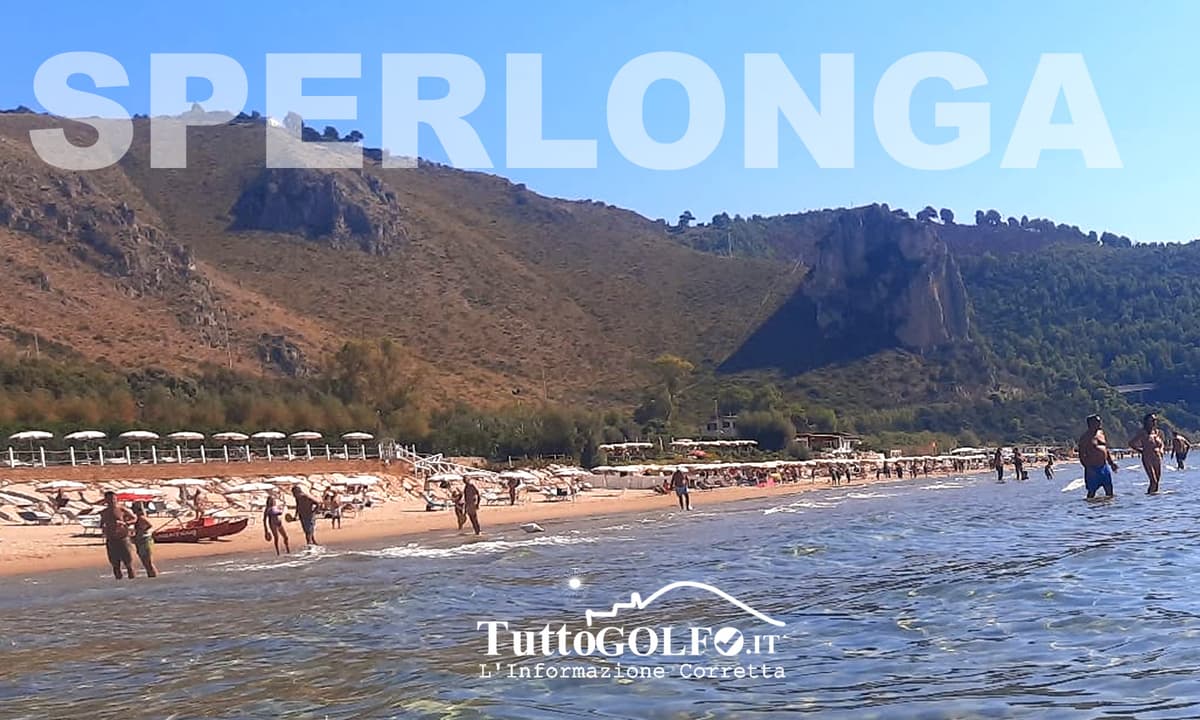 Ottobre a Sperlonga, una giornata che sa ancora d’estate: sole, mare e lidi aperti