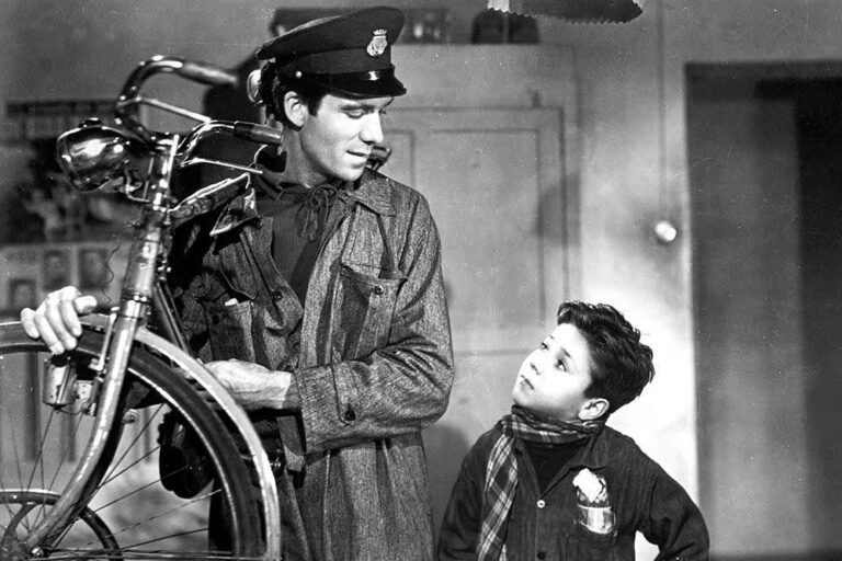 MAROCCHINO LADRO DI BICICLETTE A DANNO DI UN INDIANO