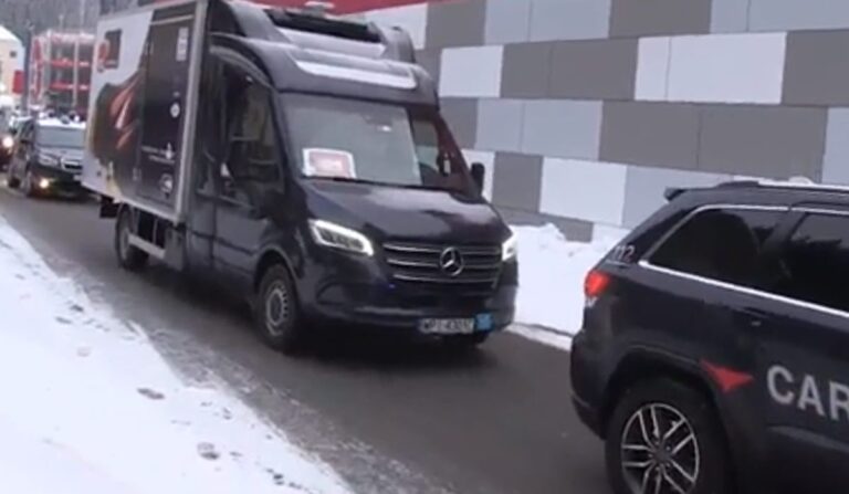 CARABINIERI SCORTANO 9.750 DOSI ANTICOVID PFIZER-BIONTECH GIUNTI DAL BELGIO A ROMA