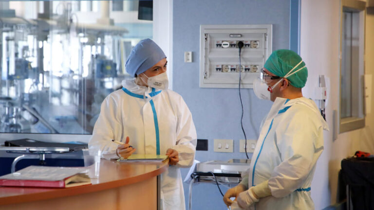 COVID-19 IN ITALIA AL 2 DICEMBRE: 1.641.610 CONTAGIATI E 57.045 MORTI DALL’INIZIO, OGGI 684