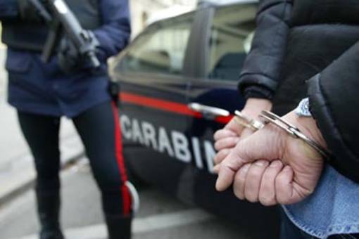 carabinieri-arresto con manette