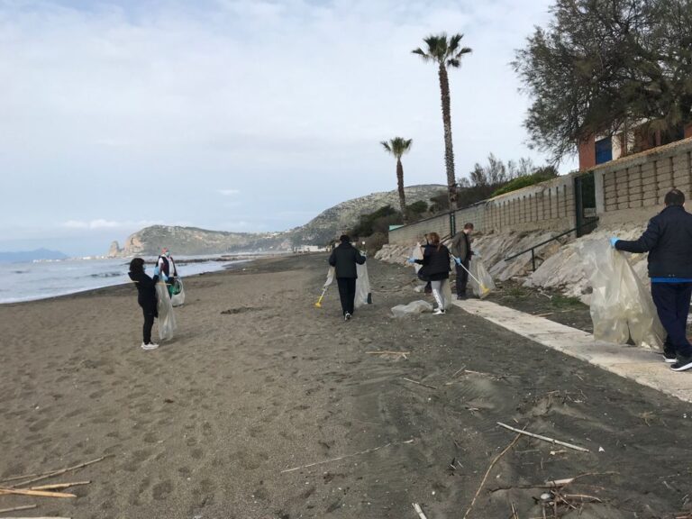 Successo per la quinta giornata ecologica a Fondi: ripulite le spiagge del Salto