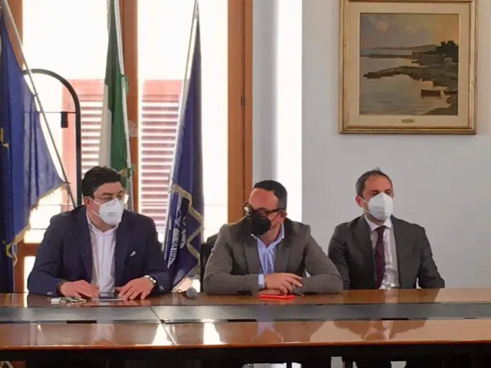 Il Sindaco Gianluca Taddeo, il Presidente del Parco Naturale dei Monti Aurunci Marco Delle Cese e l'Assessore al Turismo Giovanni Valerio