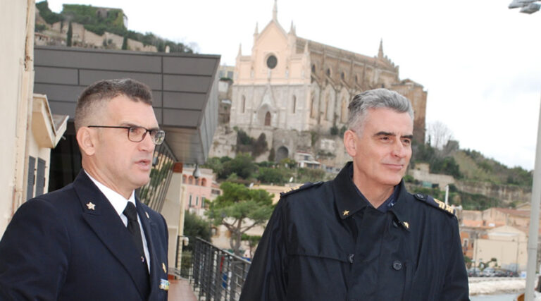 L’AMMIRAGLIO DI DIVISIONE ANDREA ROMANI VISITA LA CAPITANERIA DI PORTO DI GAETA
